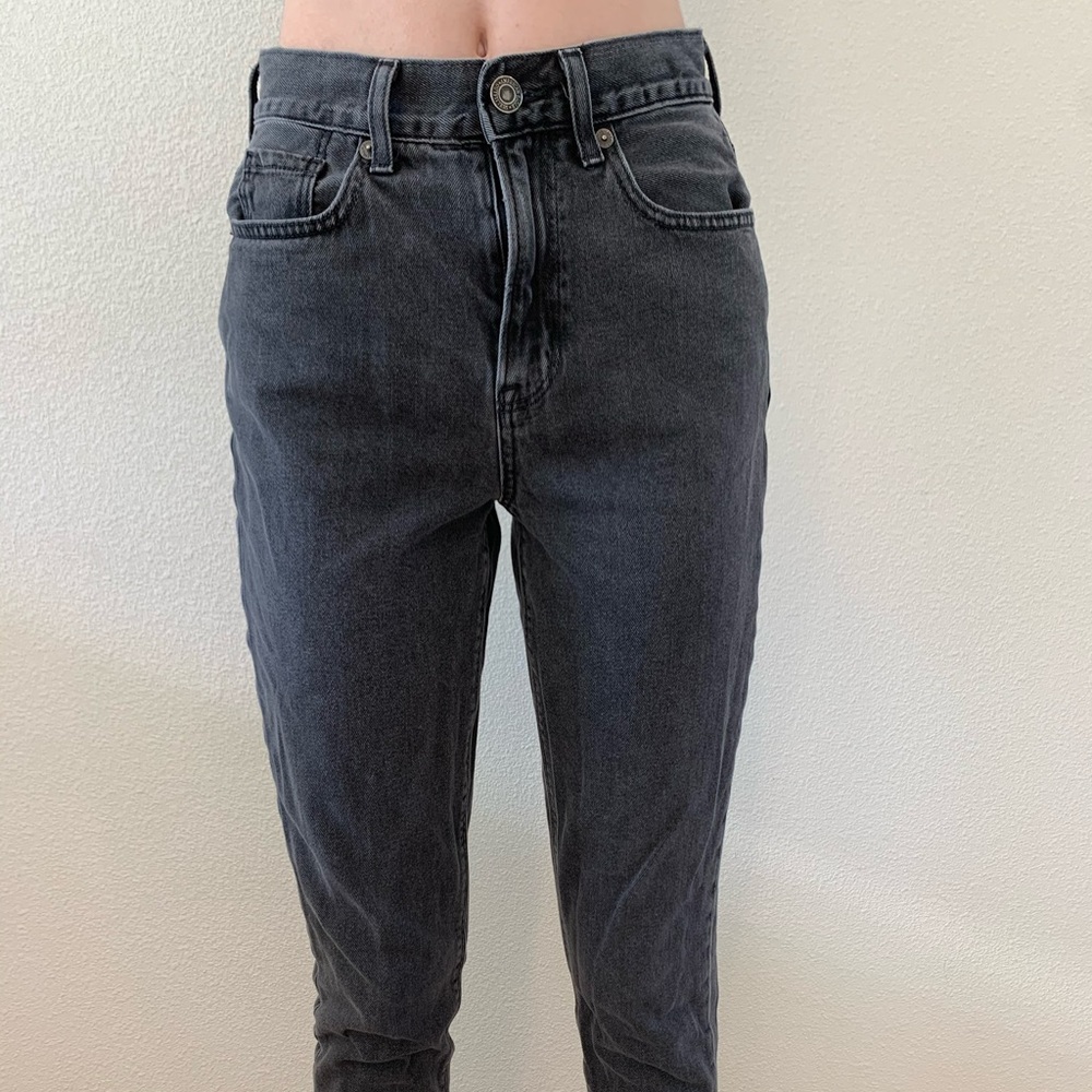 American Eagle faded black mom jean